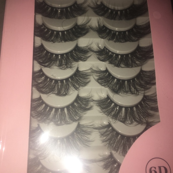 Lashes - Picture 3 of 3